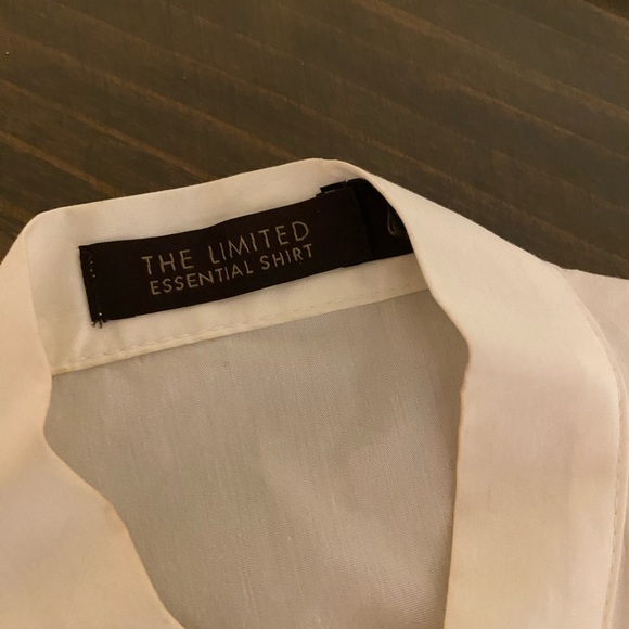 The Limited. White Ruffle Front Detail Sleeveless Blouse. Size XS. - Picture 2 of 5